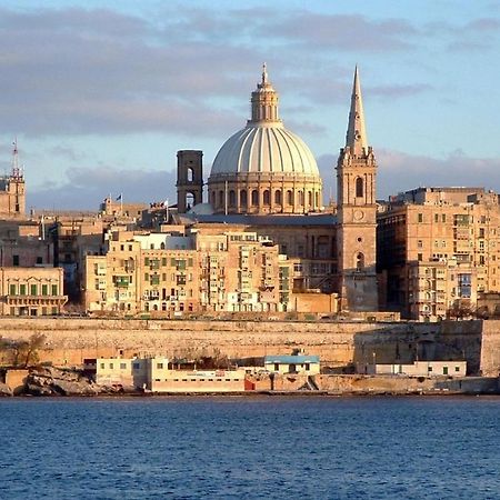 Superlative Apartment With Valletta And Harbour Views Sliema Exteriör bild