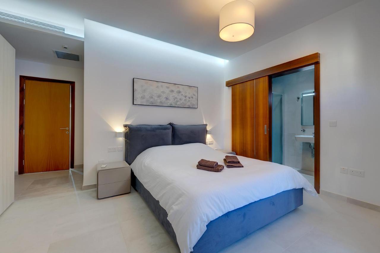 Superlative Apartment With Valletta And Harbour Views Sliema Exteriör bild