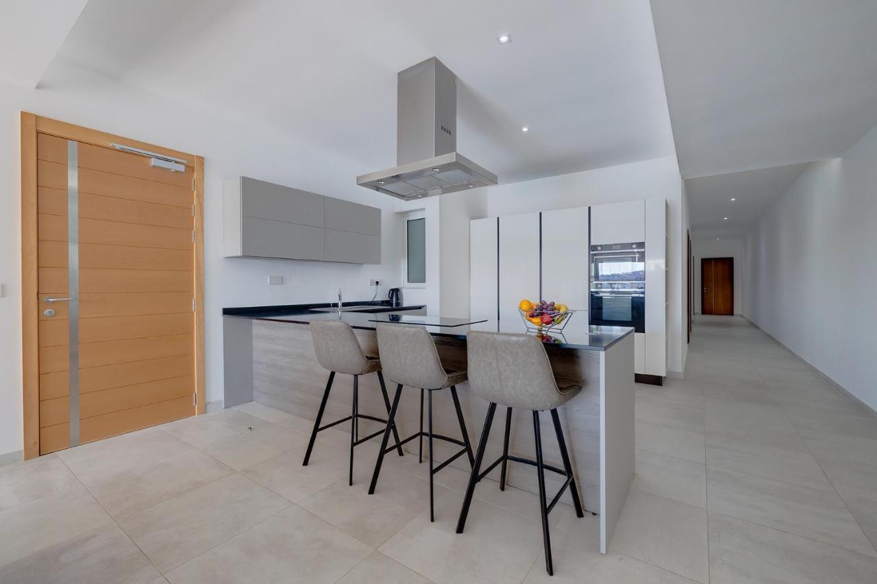 Superlative Apartment With Valletta And Harbour Views Sliema Exteriör bild
