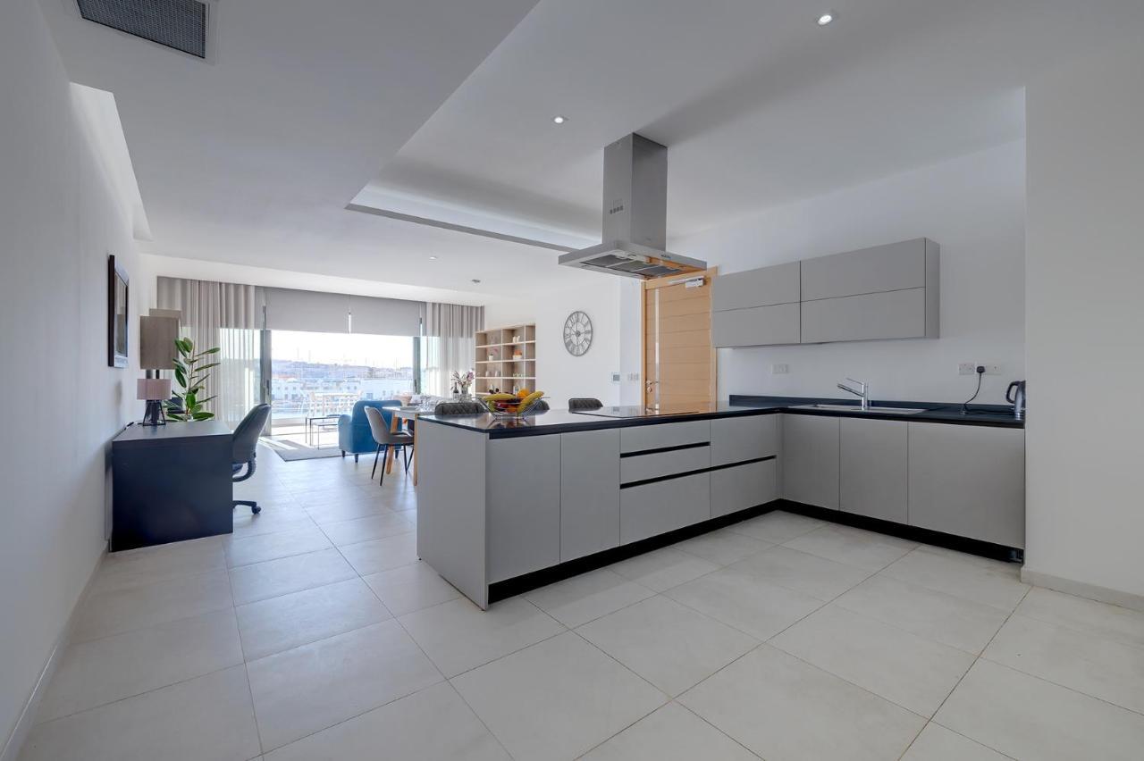 Superlative Apartment With Valletta And Harbour Views Sliema Exteriör bild