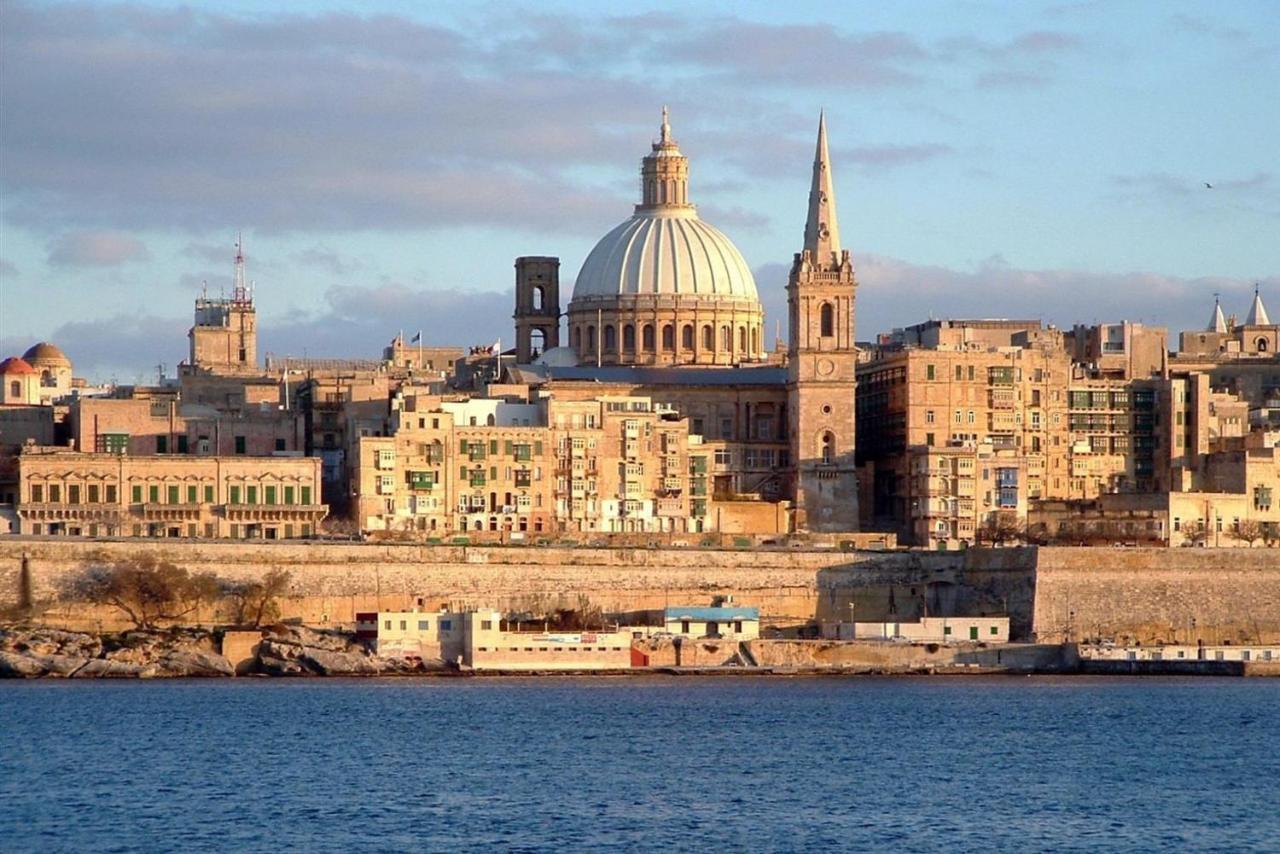 Superlative Apartment With Valletta And Harbour Views Sliema Exteriör bild