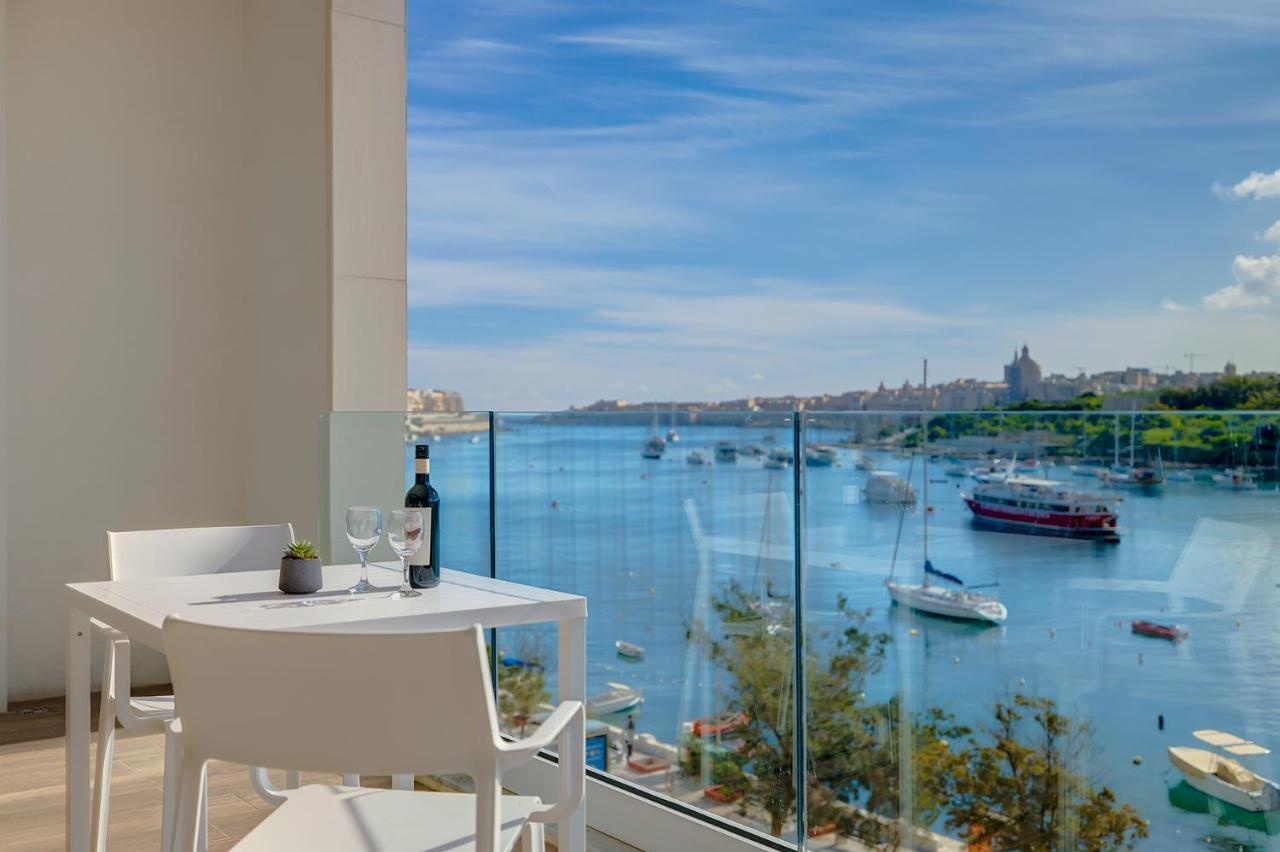 Superlative Apartment With Valletta And Harbour Views Sliema Exteriör bild