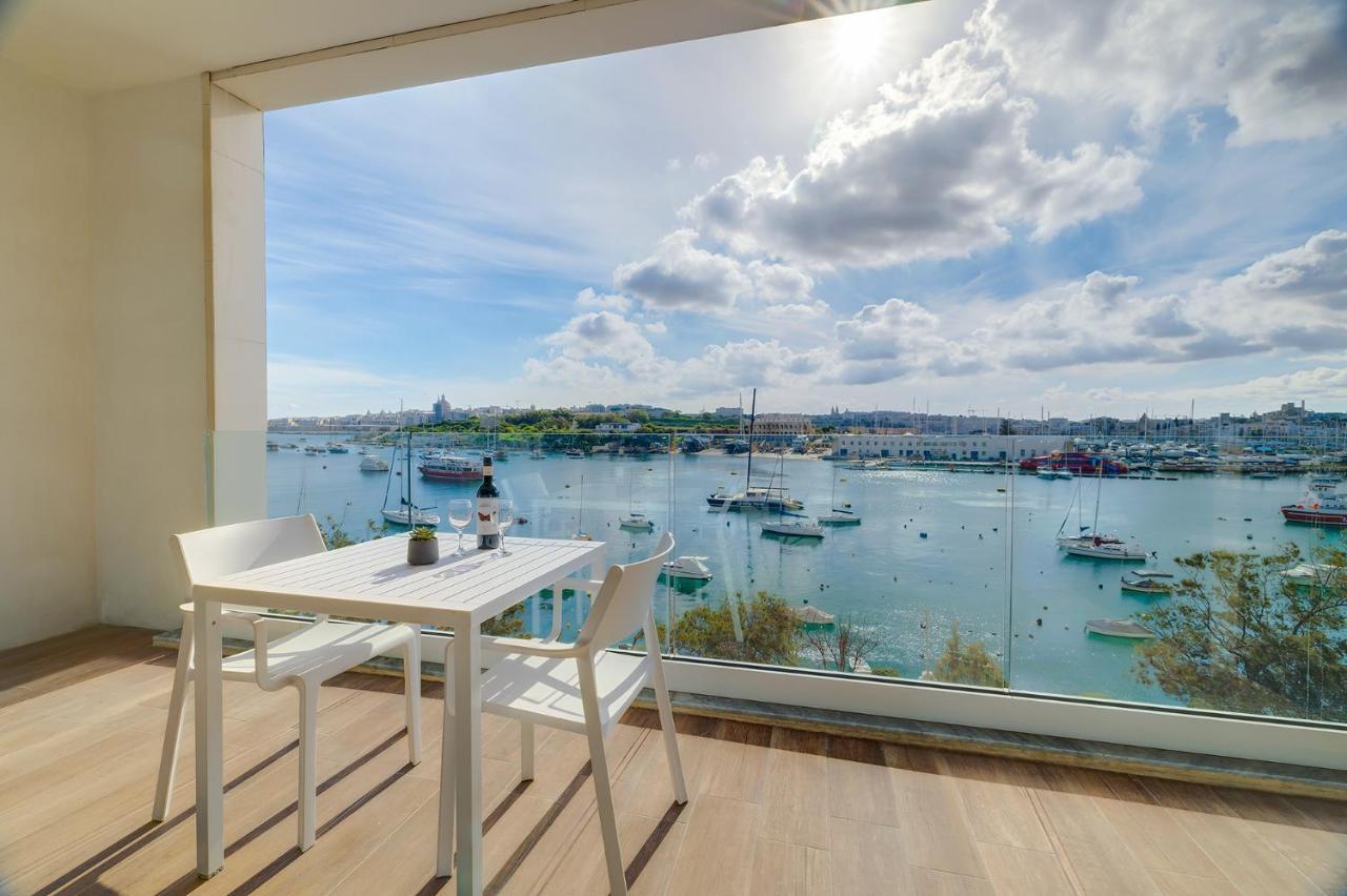 Superlative Apartment With Valletta And Harbour Views Sliema Exteriör bild