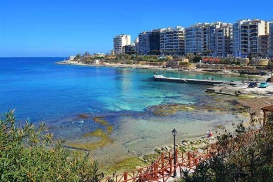 Superlative Apartment With Valletta And Harbour Views Sliema Exteriör bild