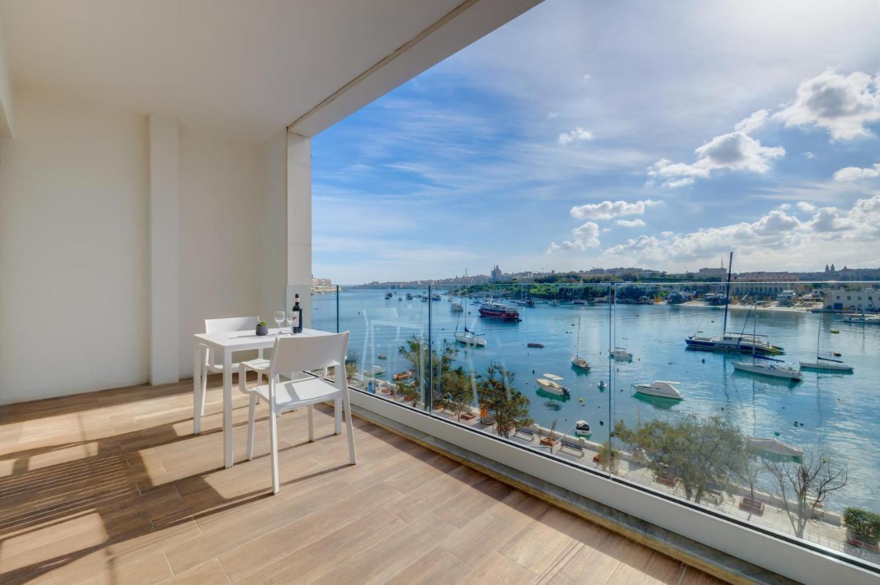 Superlative Apartment With Valletta And Harbour Views Sliema Exteriör bild