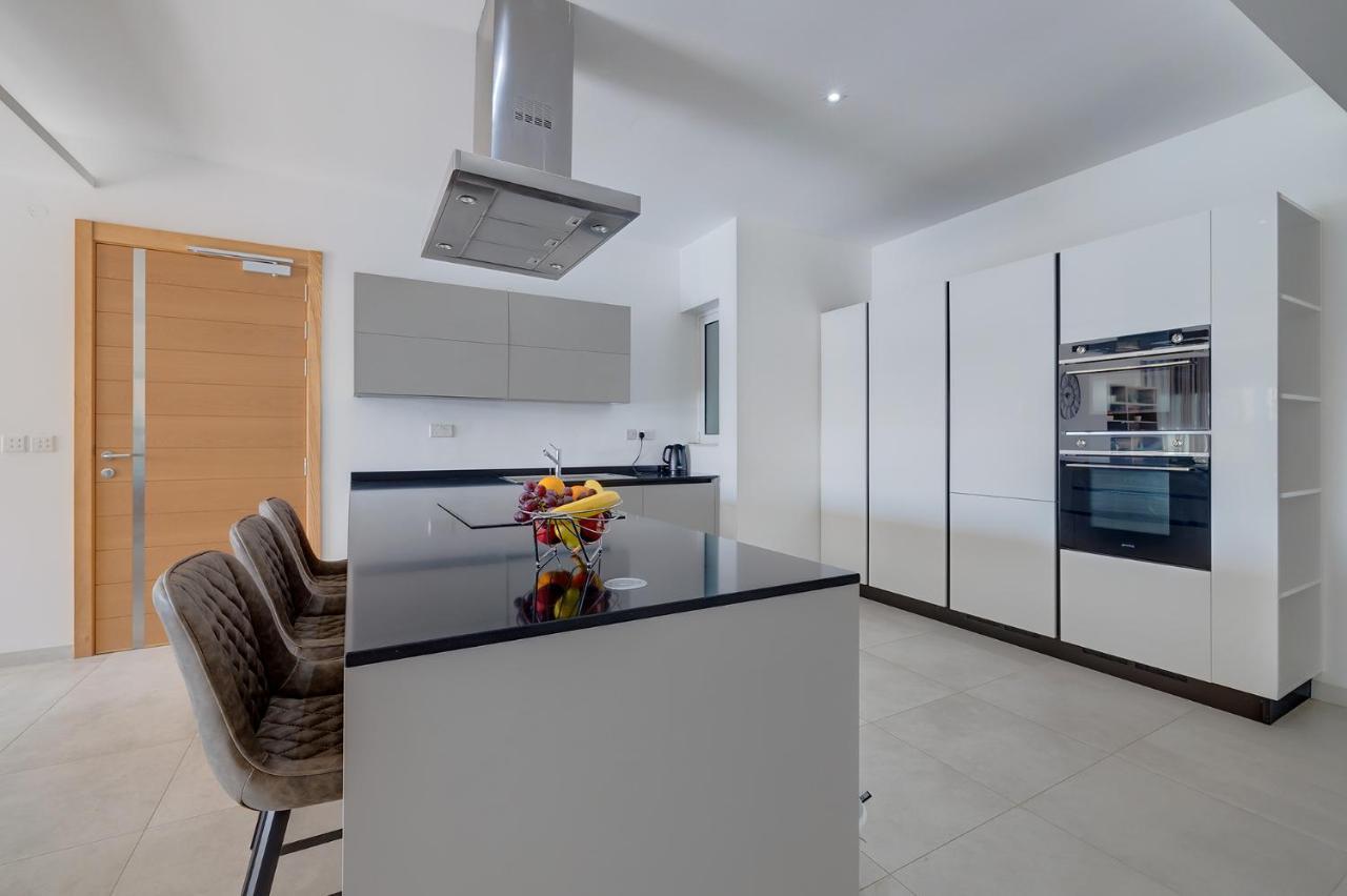 Superlative Apartment With Valletta And Harbour Views Sliema Exteriör bild