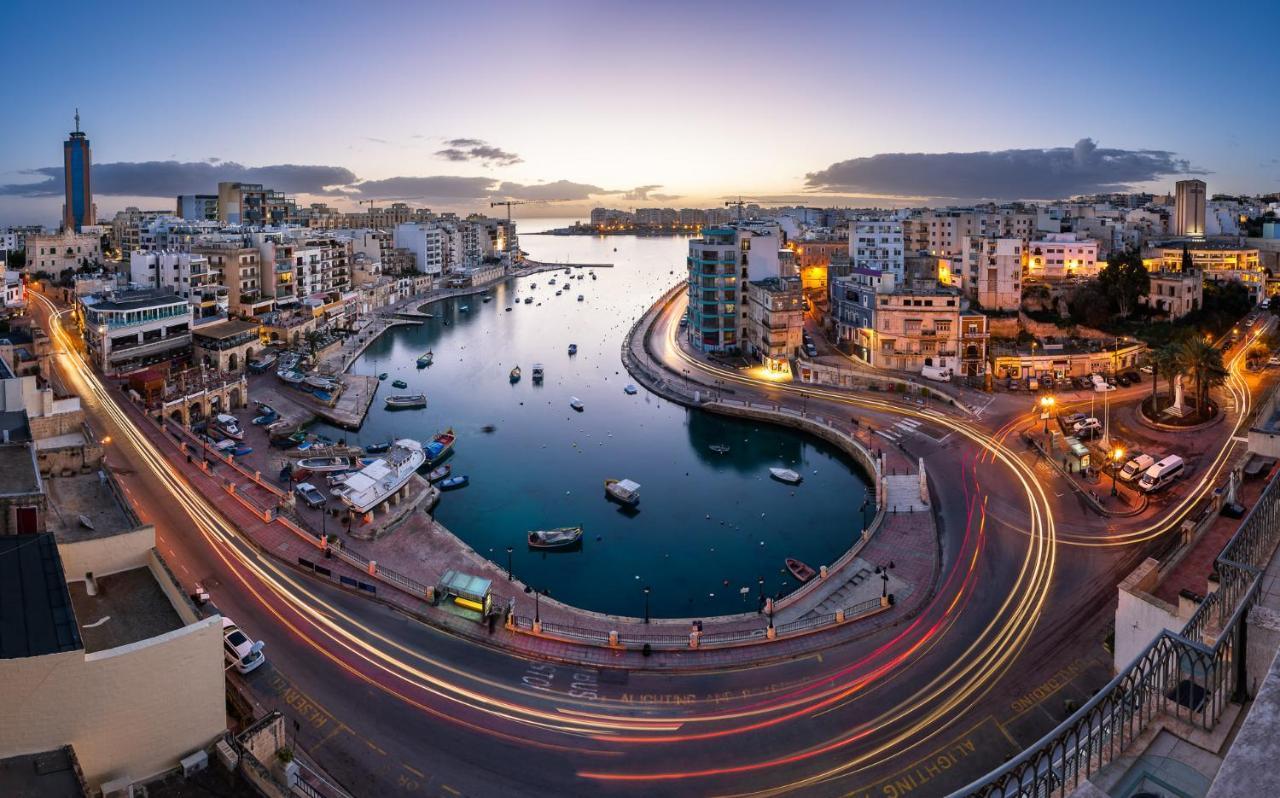 Superlative Apartment With Valletta And Harbour Views Sliema Exteriör bild